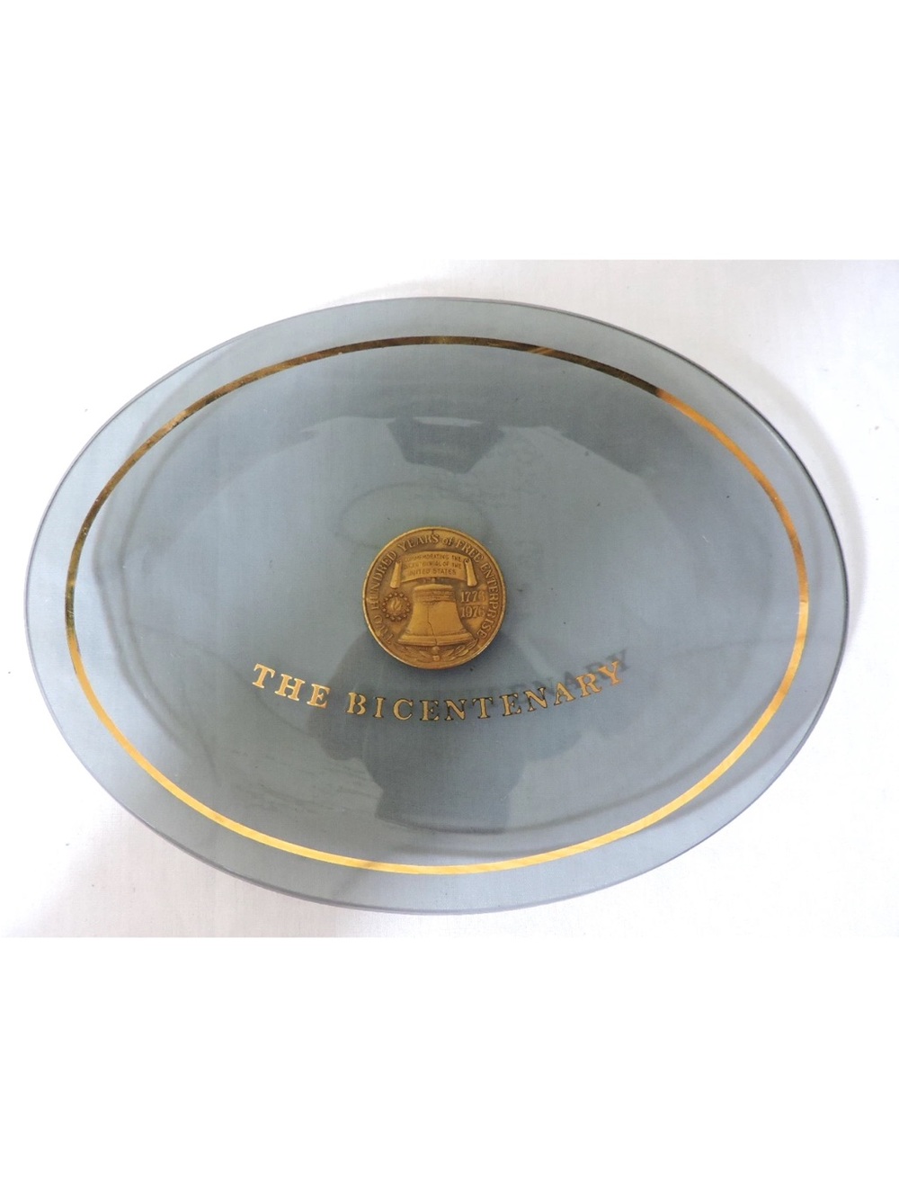 The Bicentenary Oval Plate with Medallion Commemorating 200 Years Vintage Glass